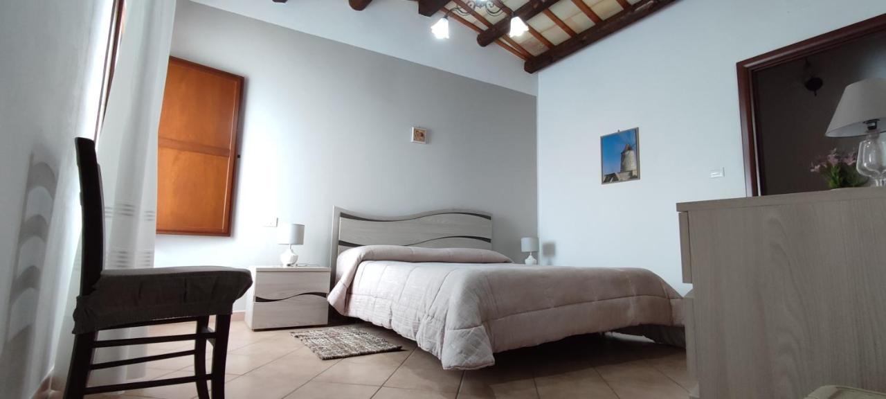 Casolare Nelle Saline Bed & Breakfast Torre Nubia Bagian luar foto