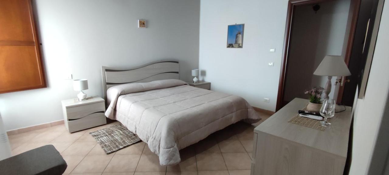 Casolare Nelle Saline Bed & Breakfast Torre Nubia Bagian luar foto
