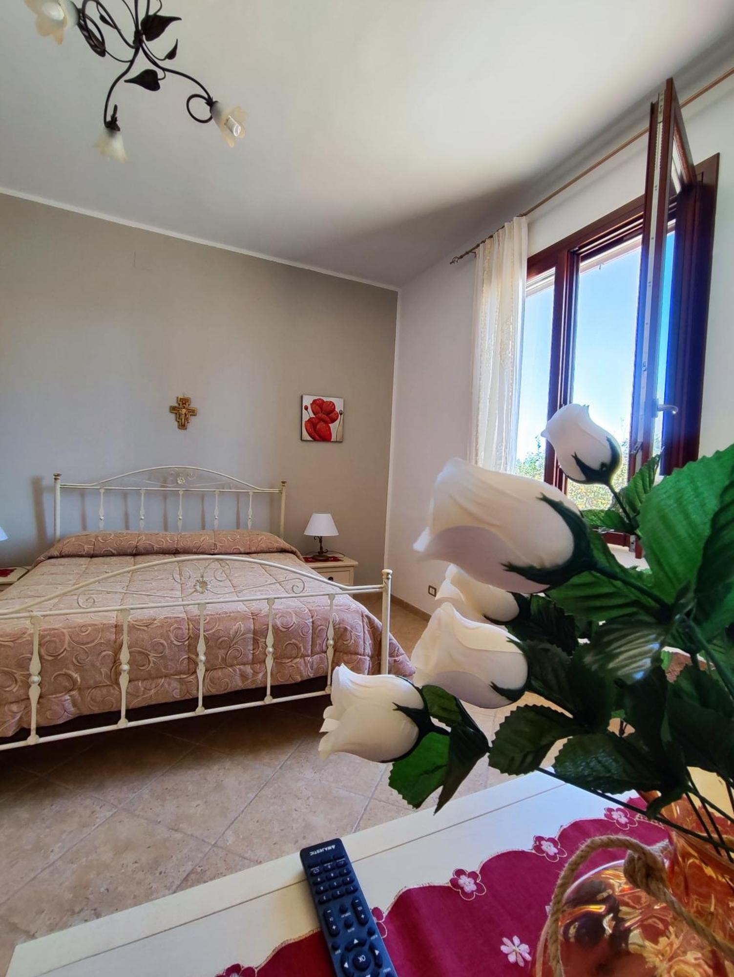 Casolare Nelle Saline Bed & Breakfast Torre Nubia Bagian luar foto