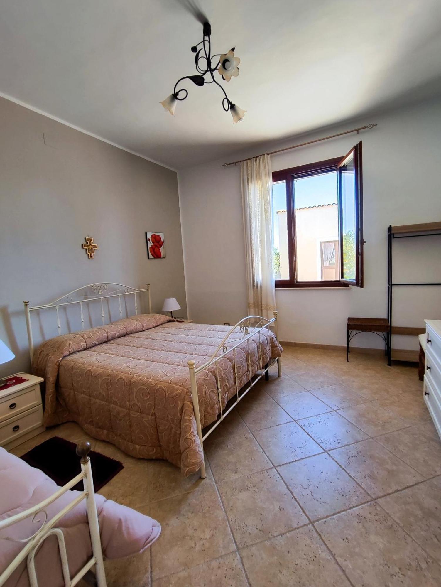 Casolare Nelle Saline Bed & Breakfast Torre Nubia Bagian luar foto