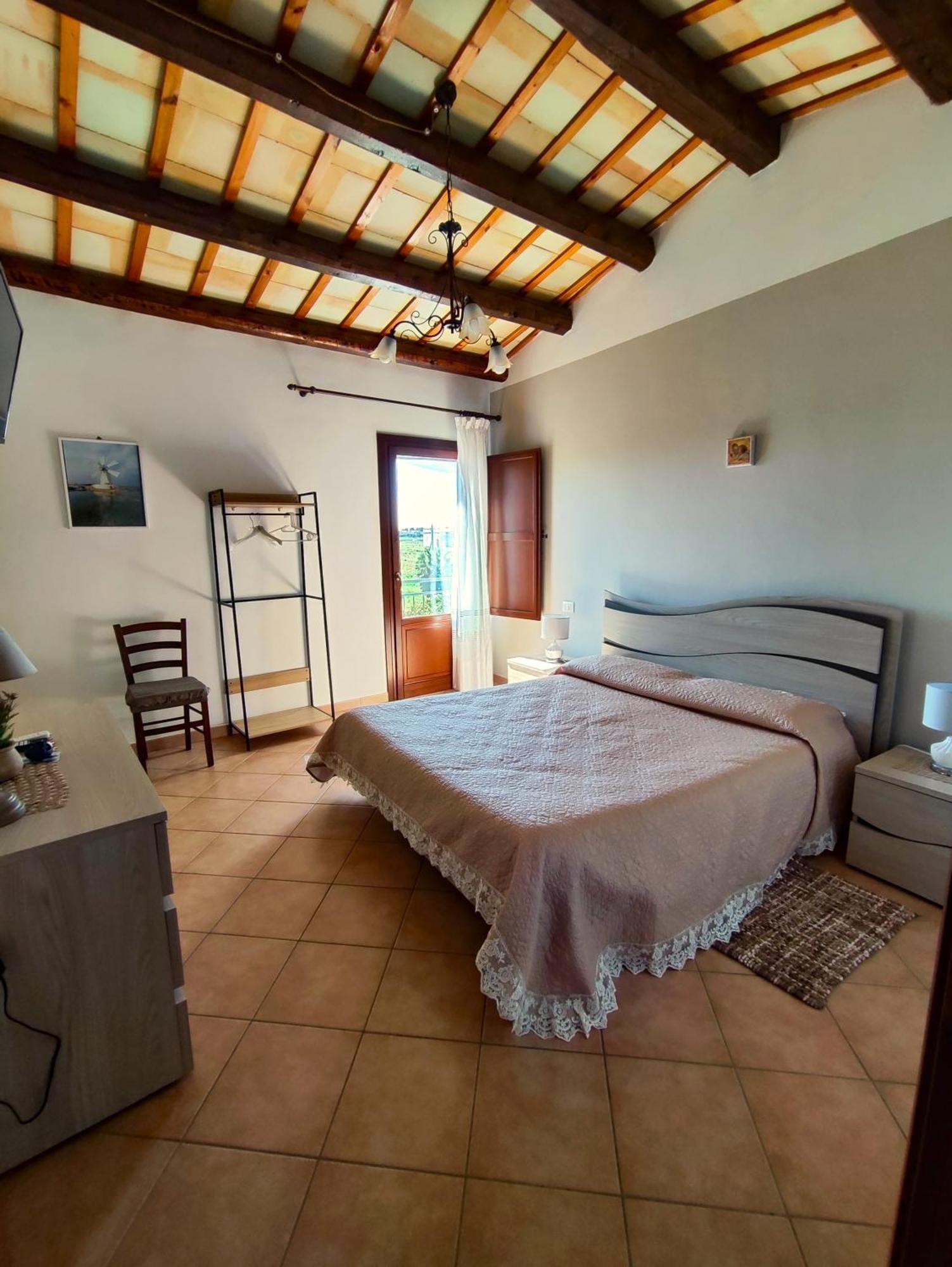 Casolare Nelle Saline Bed & Breakfast Torre Nubia Bagian luar foto