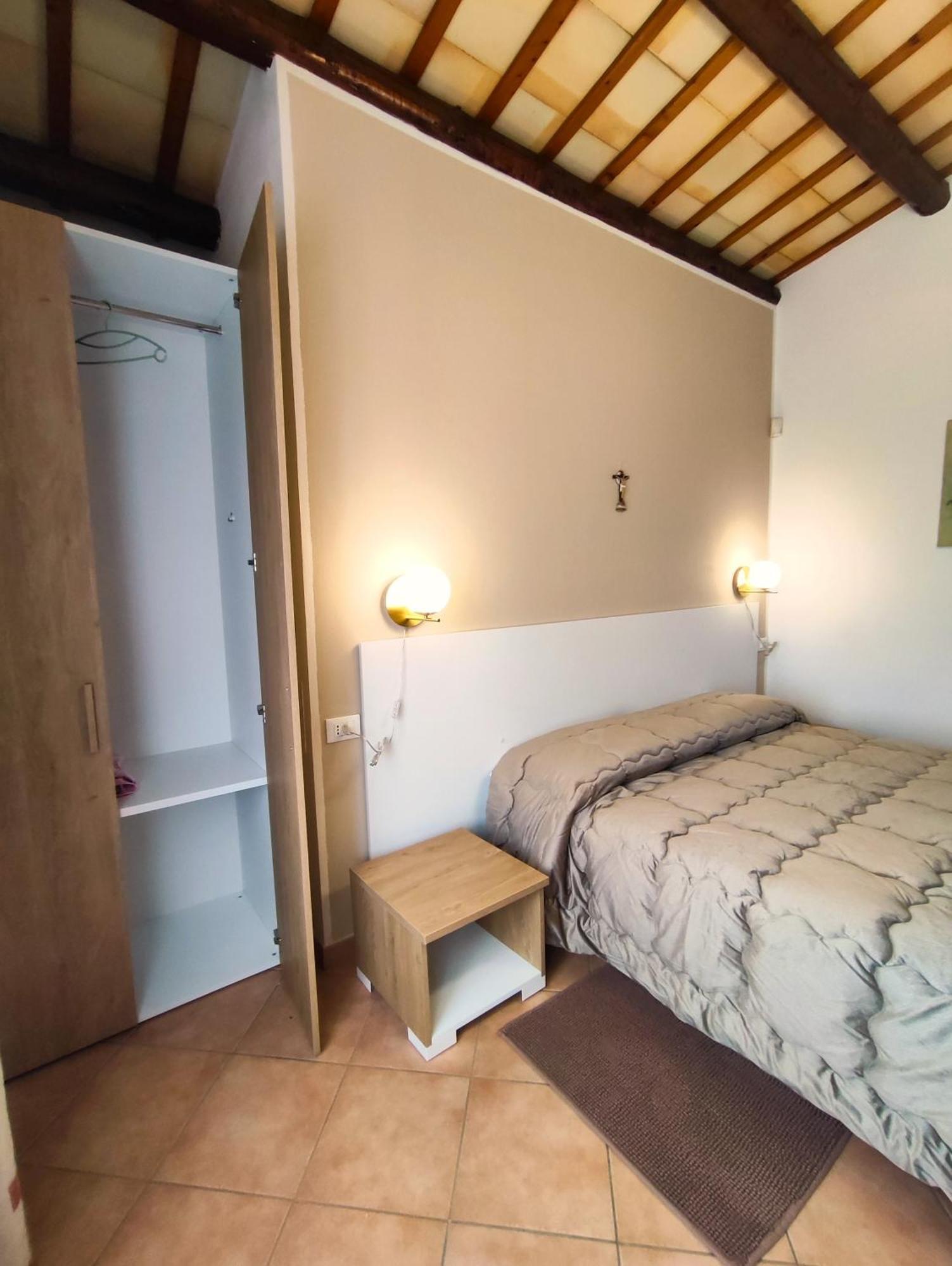 Casolare Nelle Saline Bed & Breakfast Torre Nubia Bagian luar foto