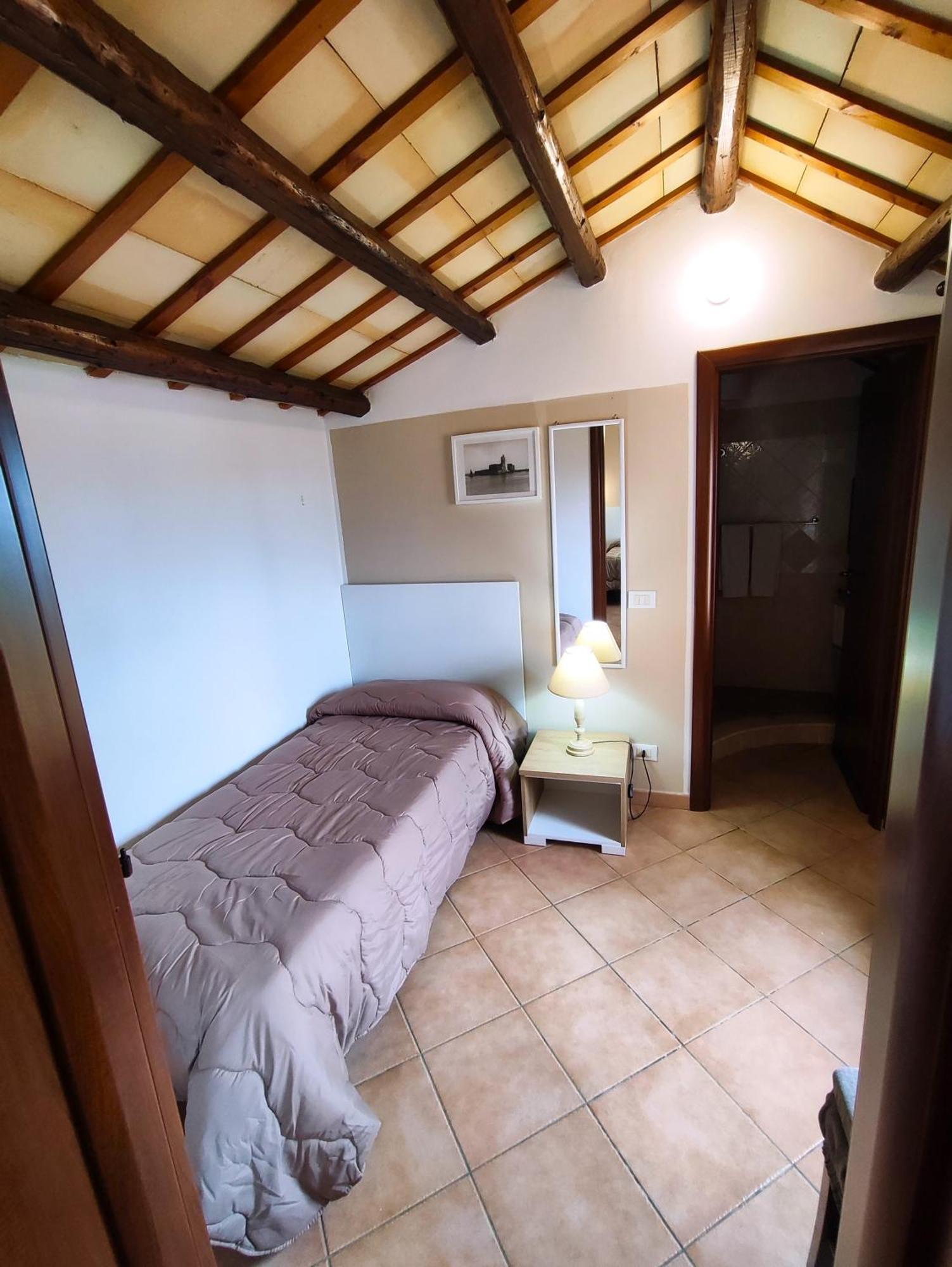 Casolare Nelle Saline Bed & Breakfast Torre Nubia Bagian luar foto
