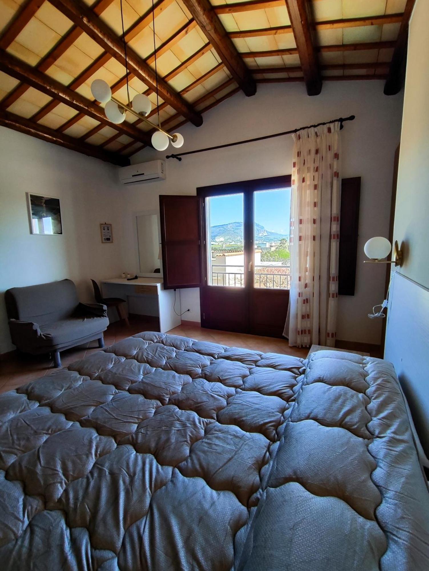 Casolare Nelle Saline Bed & Breakfast Torre Nubia Bagian luar foto