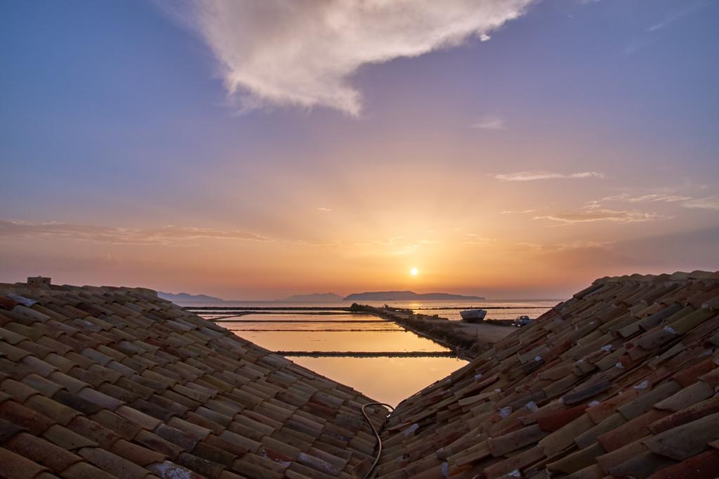 Casolare Nelle Saline Bed & Breakfast Torre Nubia Bagian luar foto
