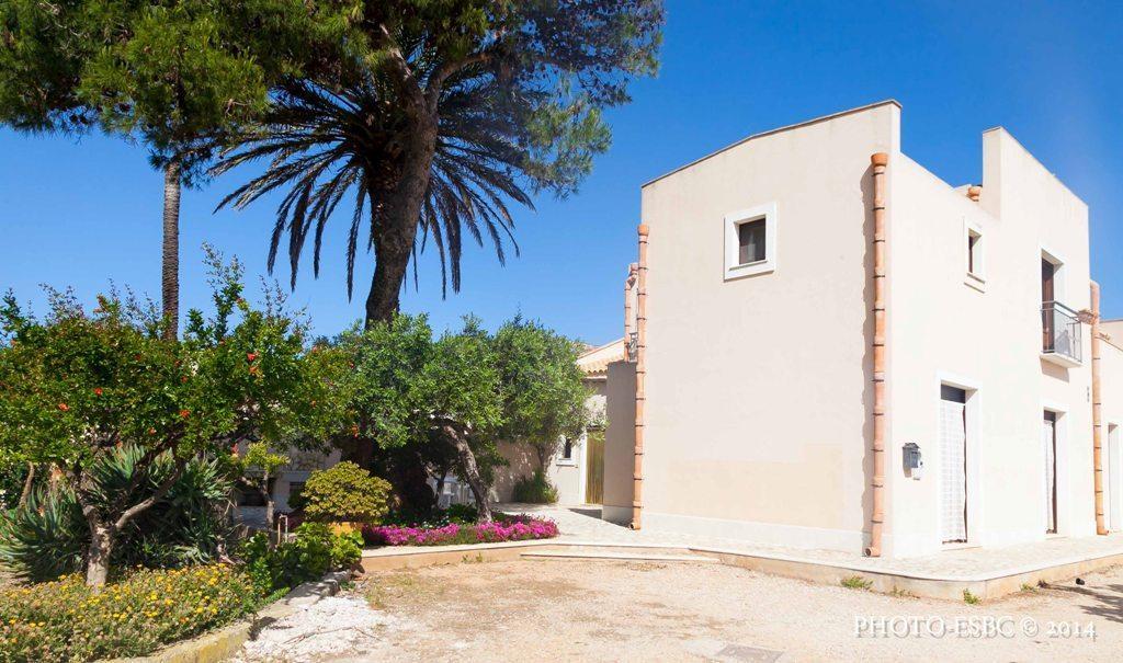 Casolare Nelle Saline Bed & Breakfast Torre Nubia Bagian luar foto